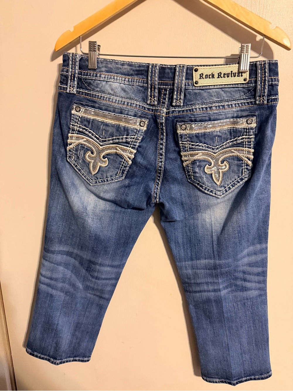 Rock Revival Women’s Size 30 Makin Capri Jeans Embellished Fleur de Lis Y2K - Picture 5 of 12